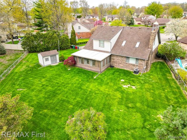 47799 Farmbrook Court, Chesterfield, MI 48051