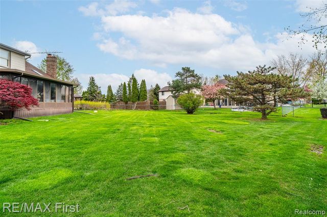 47799 Farmbrook Court, Chesterfield, MI 48051