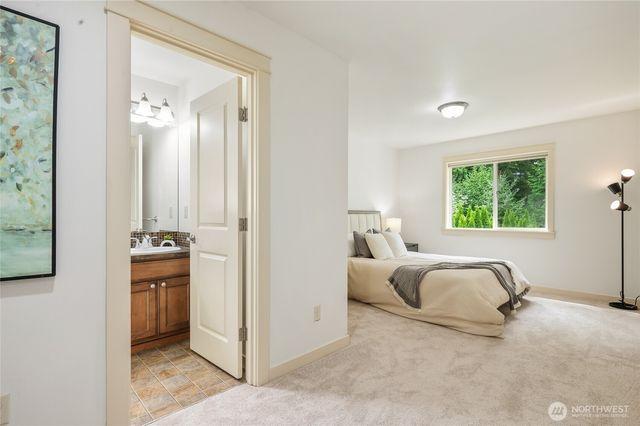 10711 Elliston Way NE, Redmond, WA 98053
