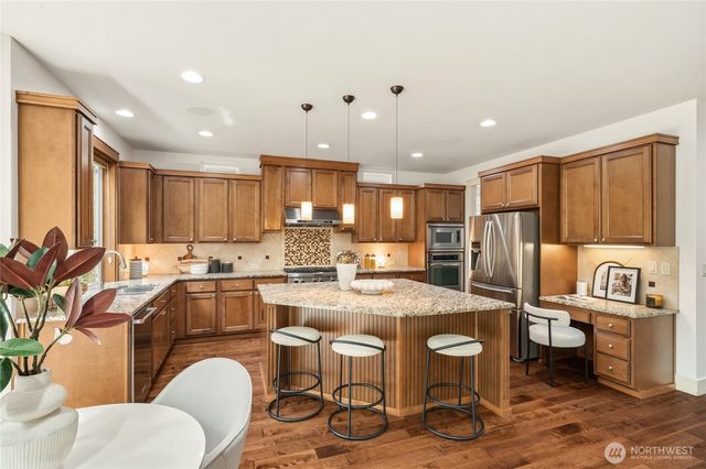 10711 Elliston Way NE, Redmond, WA 98053