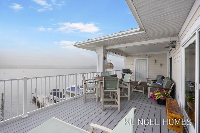 930 W Savidge Street 20, Spring Lake, MI 49456