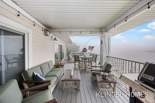 930 W Savidge Street 20, Spring Lake, MI 49456