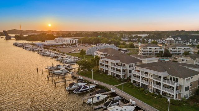930 W Savidge Street 20, Spring Lake, MI 49456