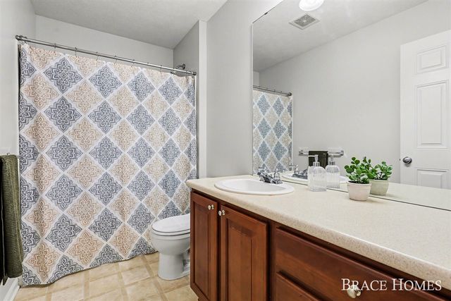 2511 Black Horse Drive, Grand Rapids, MI 49505