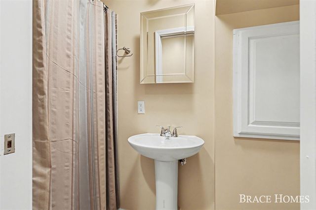2511 Black Horse Drive, Grand Rapids, MI 49505