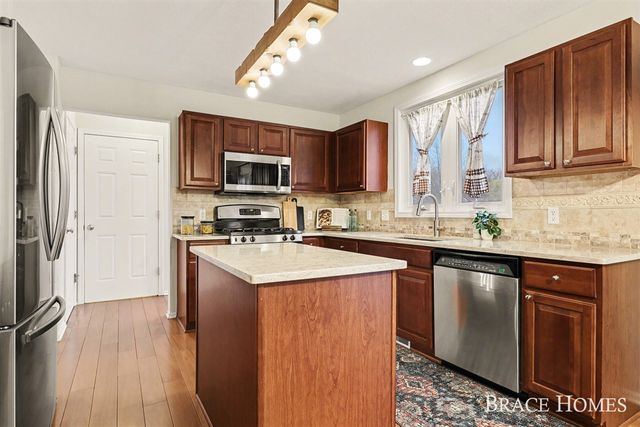 2511 Black Horse Drive, Grand Rapids, MI 49505