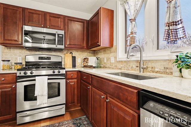 2511 Black Horse Drive, Grand Rapids, MI 49505