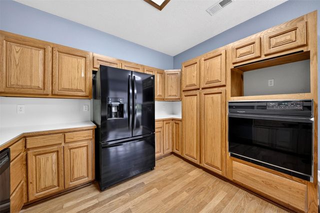 822 Sentinel Oaks, Pinehurst, TX 77362