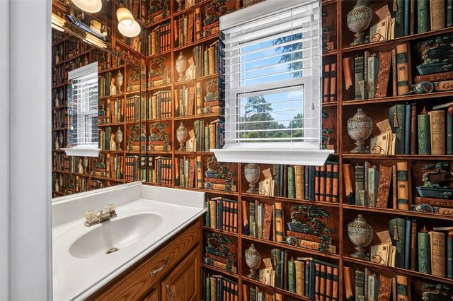 822 Sentinel Oaks, Pinehurst, TX 77362