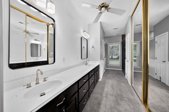 822 Sentinel Oaks, Pinehurst, TX 77362