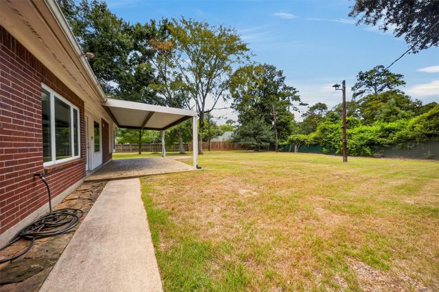 822 Sentinel Oaks, Pinehurst, TX 77362