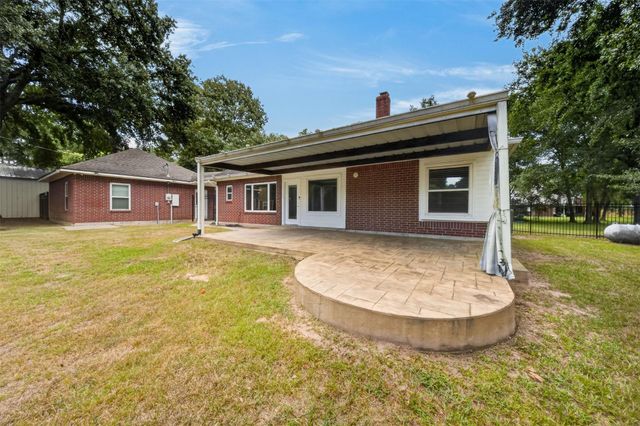 822 Sentinel Oaks, Pinehurst, TX 77362