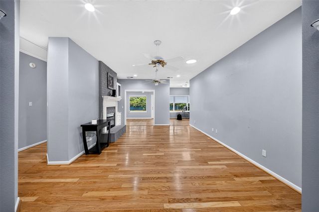 822 Sentinel Oaks, Pinehurst, TX 77362