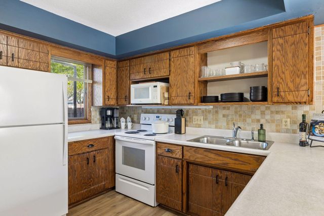 434 E 11th Street J, New Richmond, WI 54017
