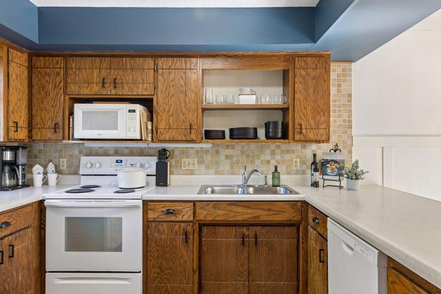 434 E 11th Street J, New Richmond, WI 54017