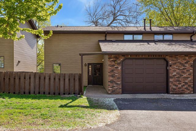 434 E 11th Street J, New Richmond, WI 54017