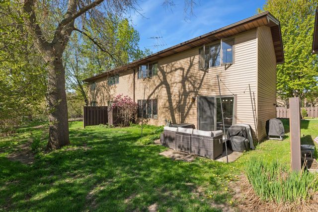 434 E 11th Street J, New Richmond, WI 54017