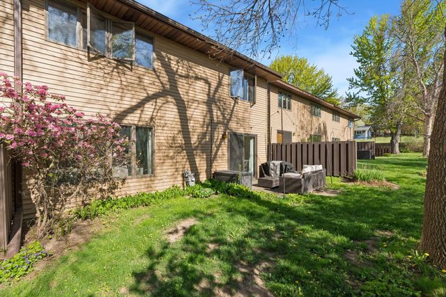 434 E 11th Street J, New Richmond, WI 54017