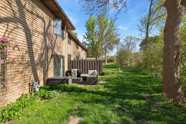 434 E 11th Street J, New Richmond, WI 54017