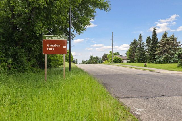 434 E 11th Street J, New Richmond, WI 54017
