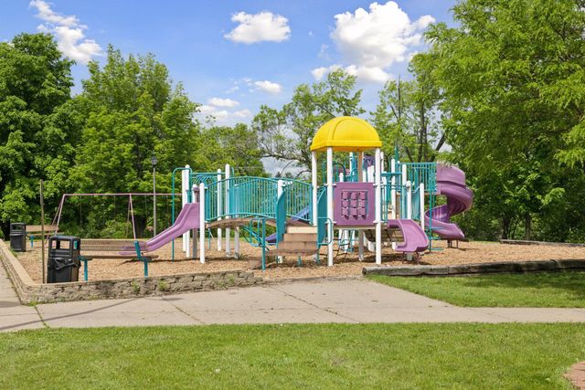 434 E 11th Street J, New Richmond, WI 54017
