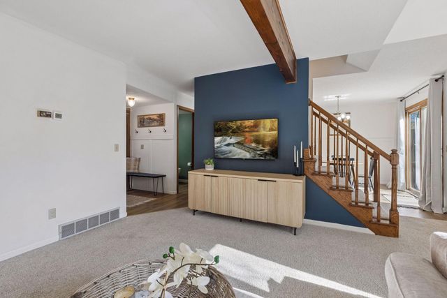 434 E 11th Street J, New Richmond, WI 54017