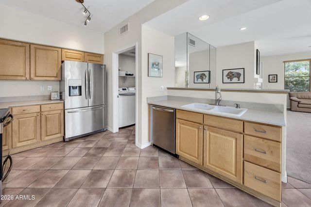 15221 N CLUBGATE Drive 1040, Scottsdale, AZ 85254