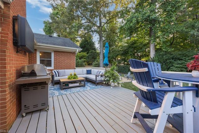 805 Sheraton DR, Virginia Beach, VA 23452