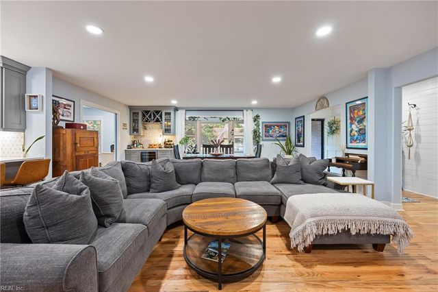 805 Sheraton DR, Virginia Beach, VA 23452