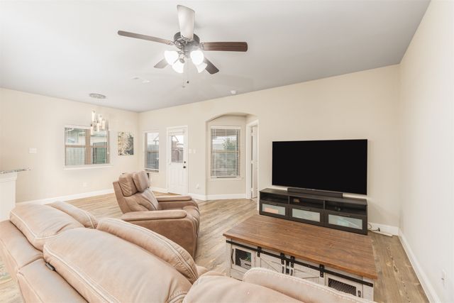 627 Redwood Drive, Greenville, TX 75402