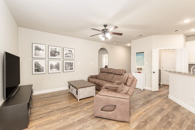 627 Redwood Drive, Greenville, TX 75402