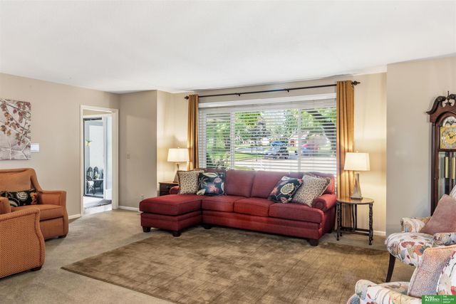 1811 S 167th Avenue Circle, Omaha, NE 68130