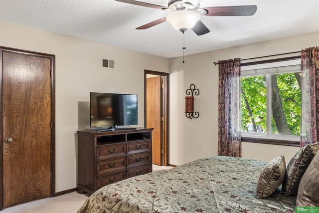 1811 S 167th Avenue Circle, Omaha, NE 68130