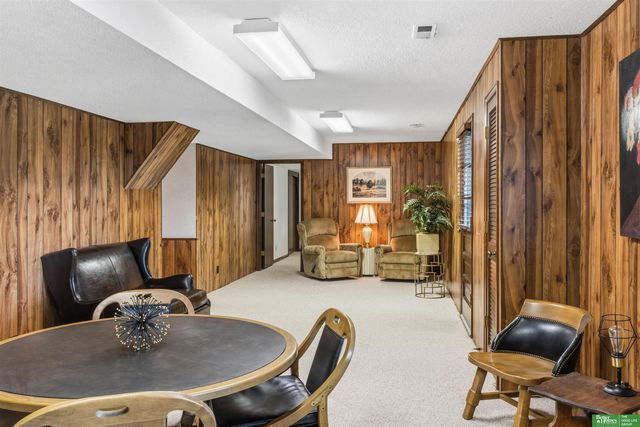 1811 S 167th Avenue Circle, Omaha, NE 68130