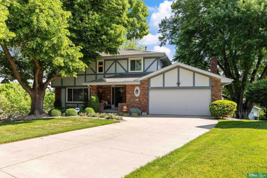 1811 S 167th Avenue Circle, Omaha, NE 68130