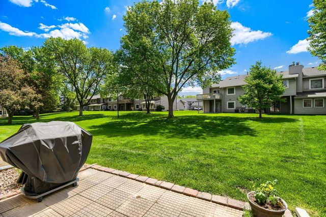 8862 Cottonwood Lane N, Maple Grove, MN 55369