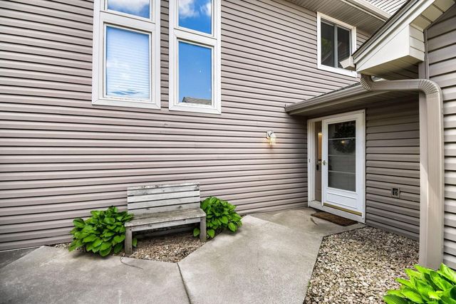 8862 Cottonwood Lane N, Maple Grove, MN 55369