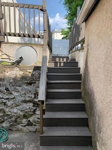 120 GRAPE ST, Philadelphia, PA 19127