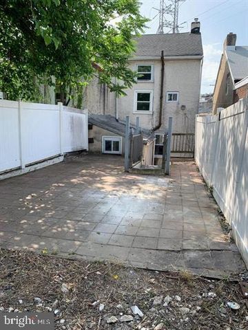 120 GRAPE ST, Philadelphia, PA 19127