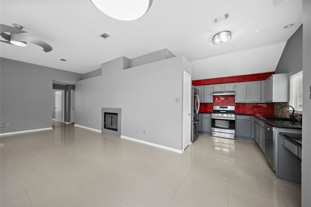 83 N Rushwing Circle, The Woodlands, TX 77381