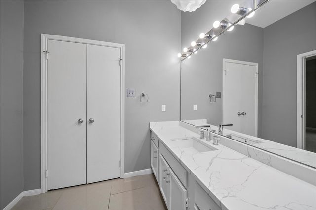 83 N Rushwing Circle, The Woodlands, TX 77381