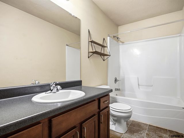 4511 Waterford Avenue, Bellevue, NE 68133