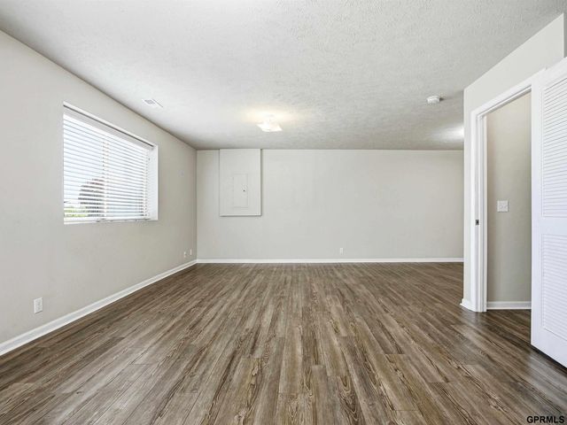 4511 Waterford Avenue, Bellevue, NE 68133