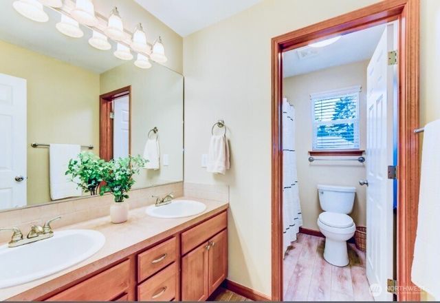 907 196th Place SW, Lynnwood, WA 98036