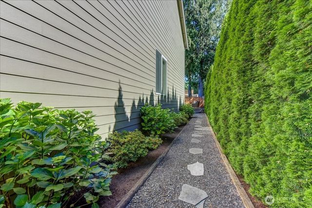 907 196th Place SW, Lynnwood, WA 98036