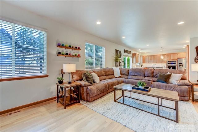 907 196th Place SW, Lynnwood, WA 98036