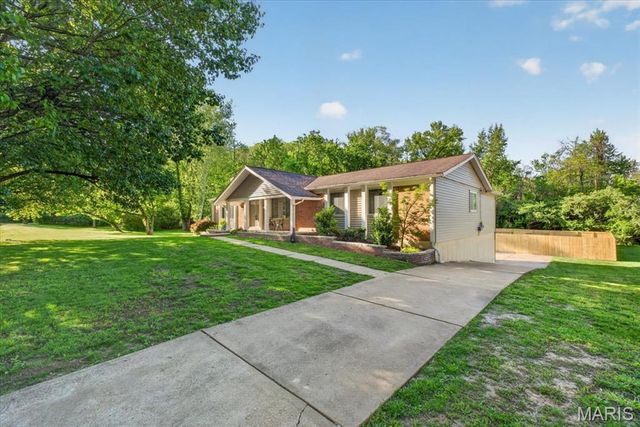 10720 Forest Path Drive, Sunset Hills, MO 63128