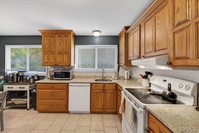 10720 Forest Path Drive, Sunset Hills, MO 63128