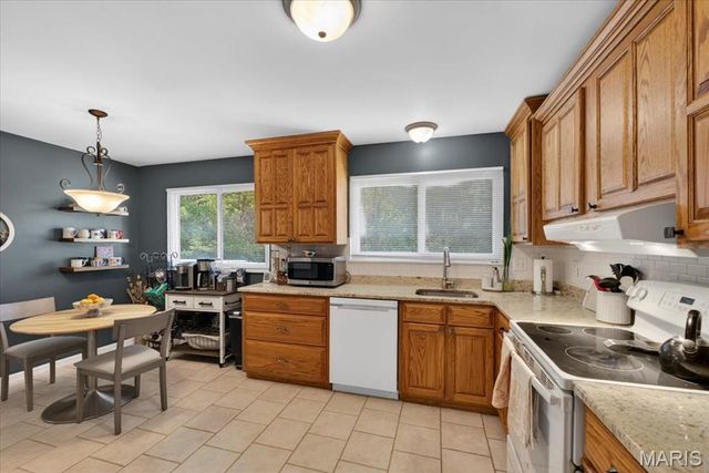 10720 Forest Path Drive, Sunset Hills, MO 63128