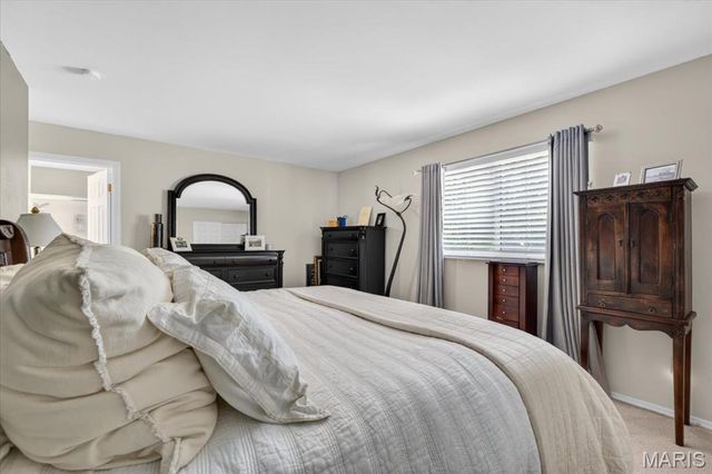 10720 Forest Path Drive, Sunset Hills, MO 63128